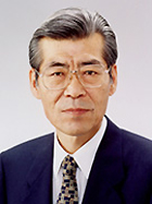 大迫　忍　氏